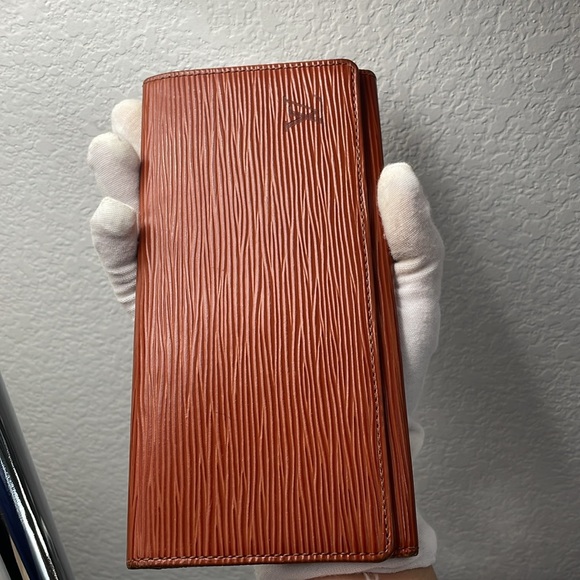 EUC, Auth Louis Vuitton Cipango Gold Long Epi Leather, Vintage - Picture 12 of 14